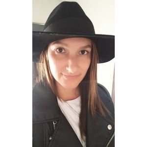 Meet your Posher, Renee